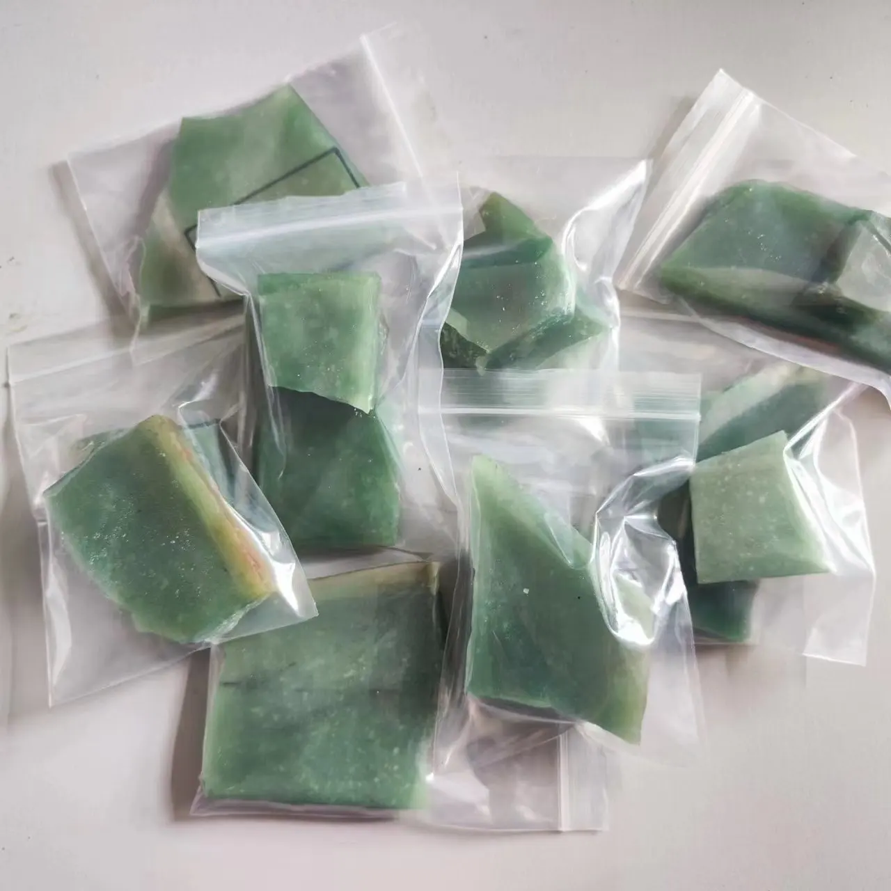 Description Picture 6 of itemNatural Jadeite Stone Green Jade stone Raw China Dulong Jade Teaching Mineral specimens Home Decoration Stone