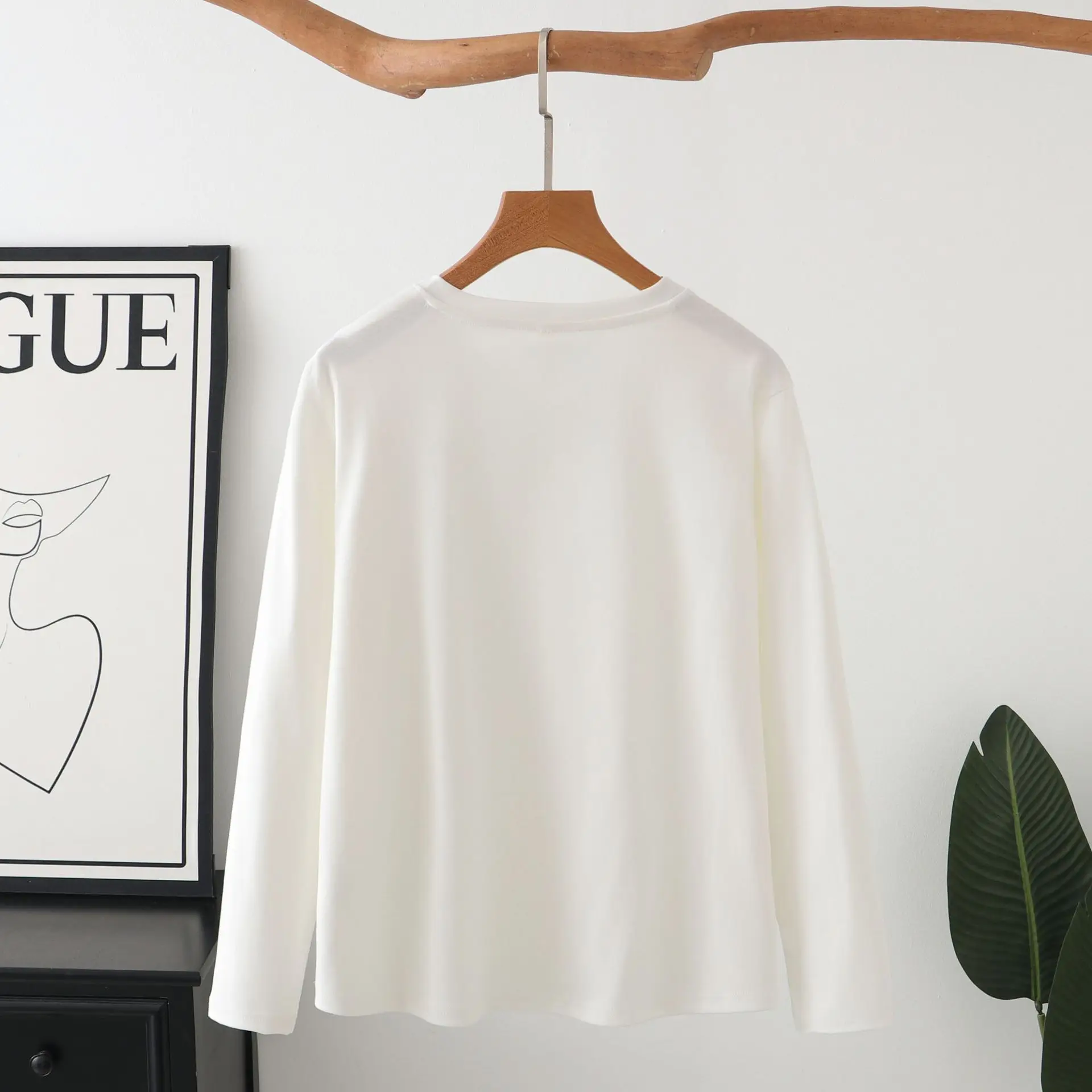 XXXXL Fashion Plus Size Women's T-Shirt Simple V-neck Solid Color Long Sleeved Base Tops Spring And Autumn Innerwear 8221