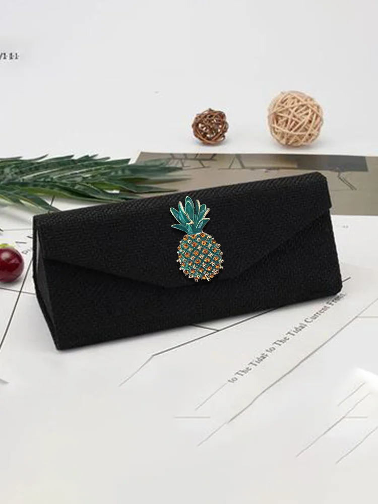 

Portable Eyewear Case for Women: Cotton Linen Detachable Triangular Pearl & Diamond Decor, Imitated Style.