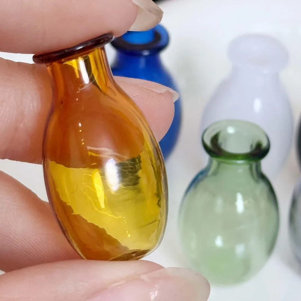 Mini Glass Vase Set - Creative DIY Thumb-Sized Ornaments for Flower Arrangements and Home Decor
