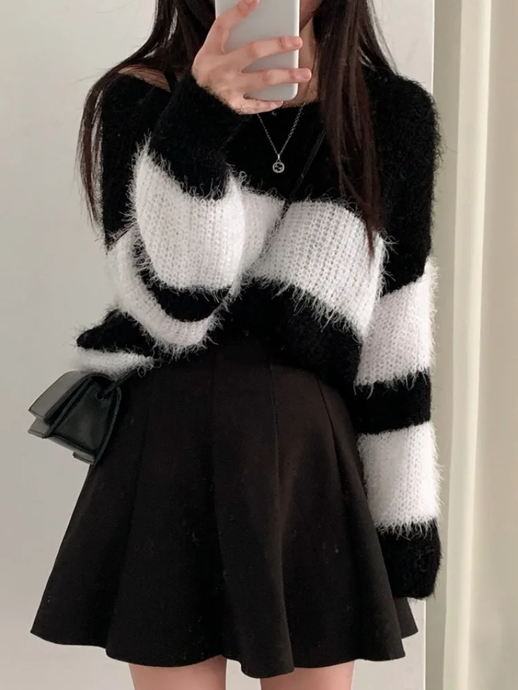 ���� ��Ÿ�� V-neck ��Ʈ ������ ���� �ܿ� ���ο� ��� �÷� ��ũ�� ���� ������ �� ��ġ ĳ�־� �� �Ҹ� ž