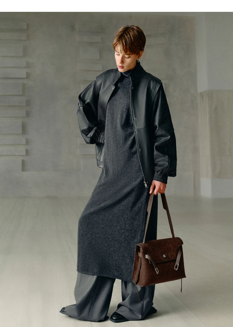 Split leather tote, interior capacity