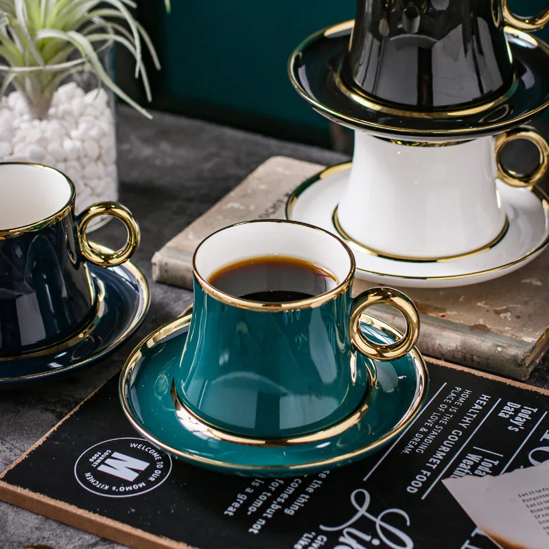 Set di tazze da caffè in ceramica in lamina d'oro semplice di lusso piccolo in stile europeo tazza da tè nera per tè pomeridiano in stile mediterraneo