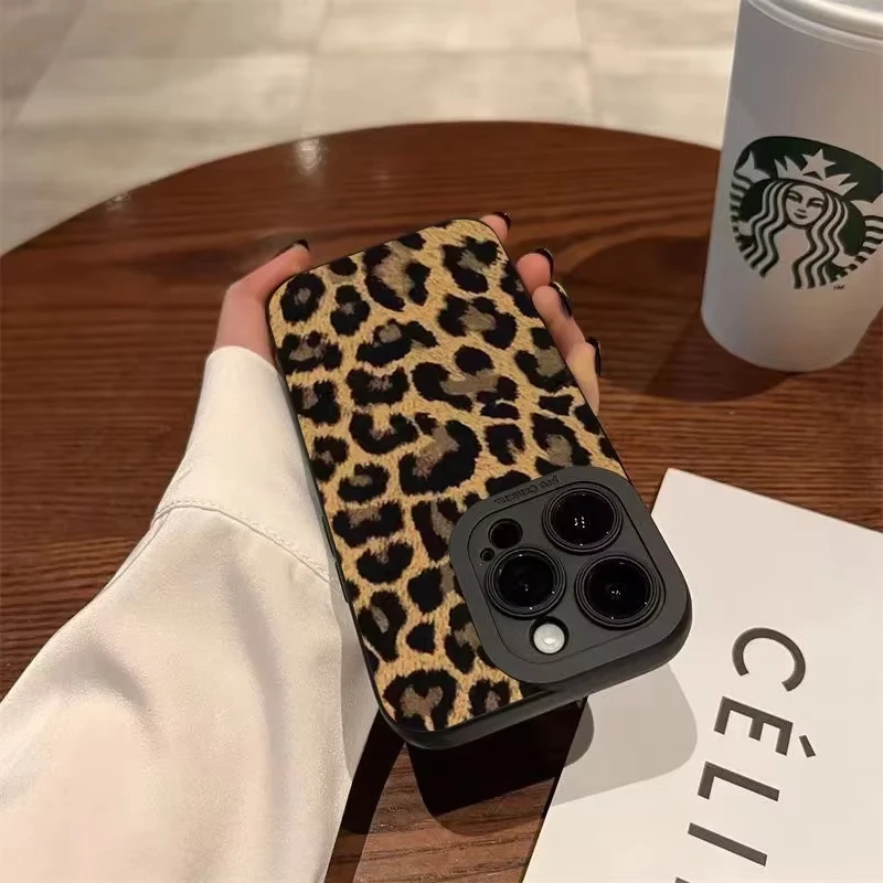 Chic Brown Leopard Pattern Phone Case - Stylish Protective Cover