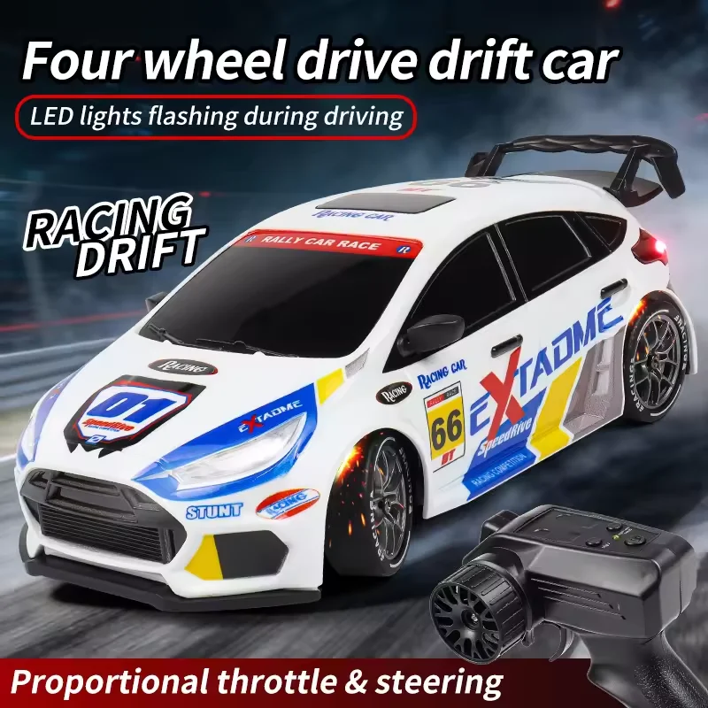 Voiture RC 4x4 Drift 1:24 noire, vue de dessus, montrant les détails du châssis et des pneus.