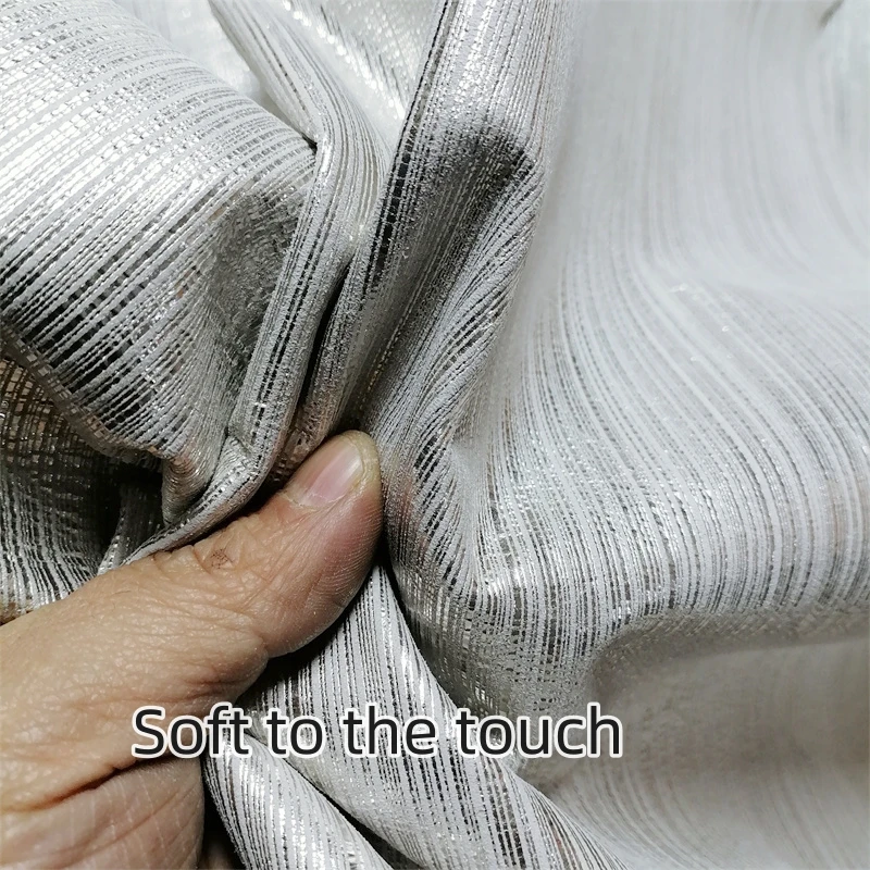 0.7mm 은백색 세로 줄무늬 양가죽. 최상급 가죽. 천연 가죽. DIY 장 가죽...