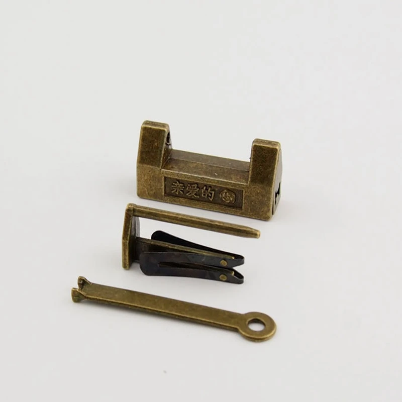 Vintage Antique Iron Chinese Old Lock Retro Brass Padlock Jewelry Wooden Box Padlock Lock for Suitcase Drawer Cabinet + Key 2