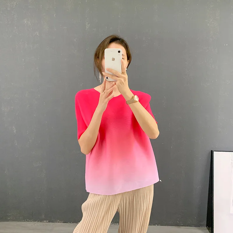 

Miyake pleated fashion gradient top summer new loose short-sleeved round neck T-shirt women's
