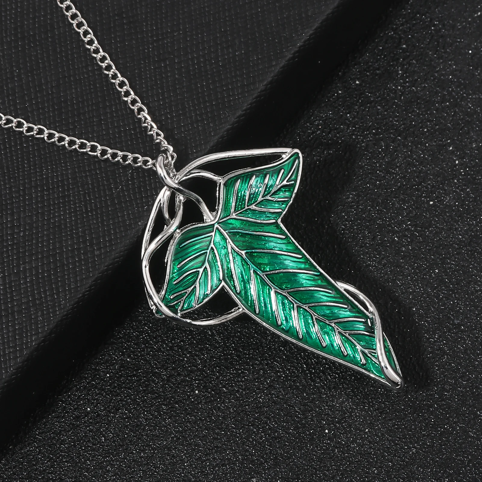 Lord of The Rings Brooch Hobbit Elf Green Leaf Badge Metal Lapel Pin Shirt Bag Clothing Fashion Accessories Gift For Friends