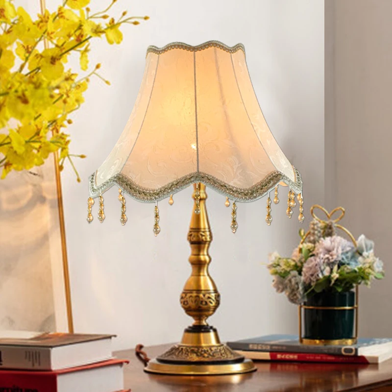 Couvercle de lampe de table à pampilles de perles de style européen, abat-jour de gril, décor de lampe de table rétro, mur de chambre à coucher