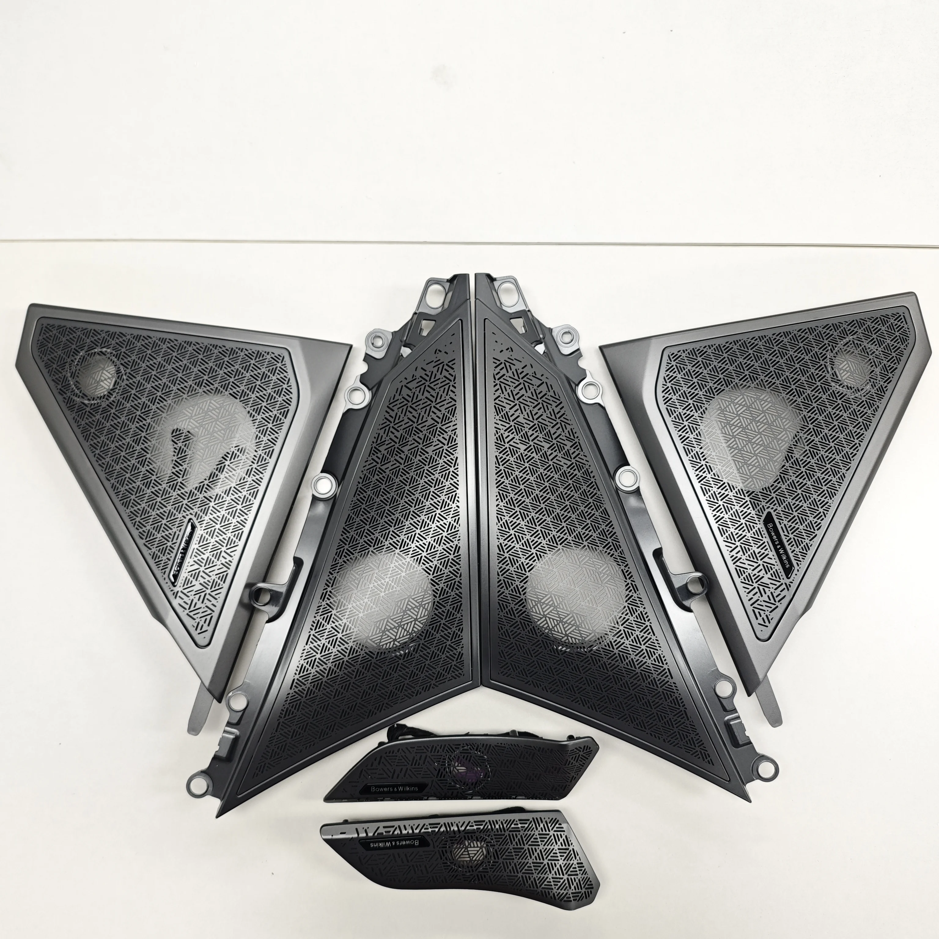 BMW New i5 5 시리즈 G60 G61 M5 G90 G99 용 자동차 스피커 LED 커버 빛나는 도어 패널 장식 쉘 경적 하이 엔드 금속 커버