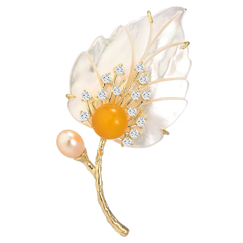 Fritillary Leaf Elegant Brooch Female Fresh Design Sense New High-grade Natural Freshwater Pearl Hundred Collocation Decoration