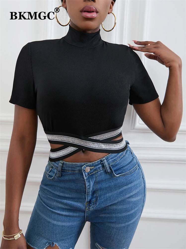 

Короткий пуловер BKMGC, однотонная черная футболка с ложным воротником и белым перекрестным поясом, облегающие Топы для женщин, летняя одежда