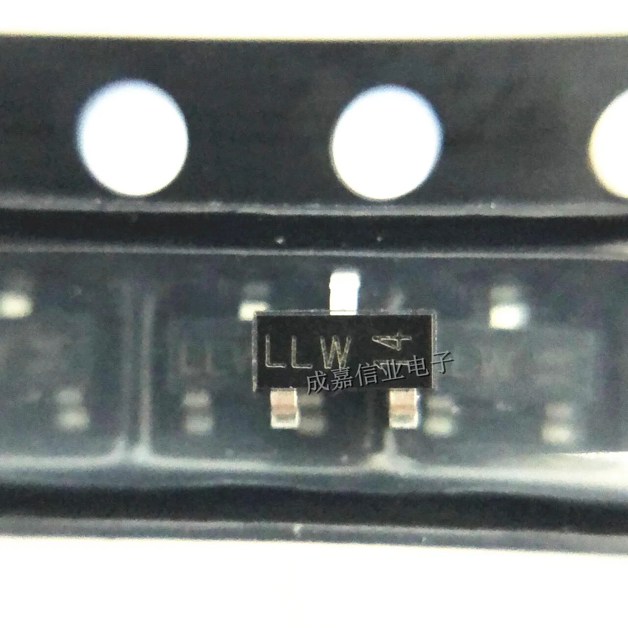 

10pcs/Lot PBHV9050T SOT-23-3 MARKING;LLW Bipolar Transistors-BJT PNP 500V 0.15A 3-Pin Operating Temperature:- 55 C-+ 150 C