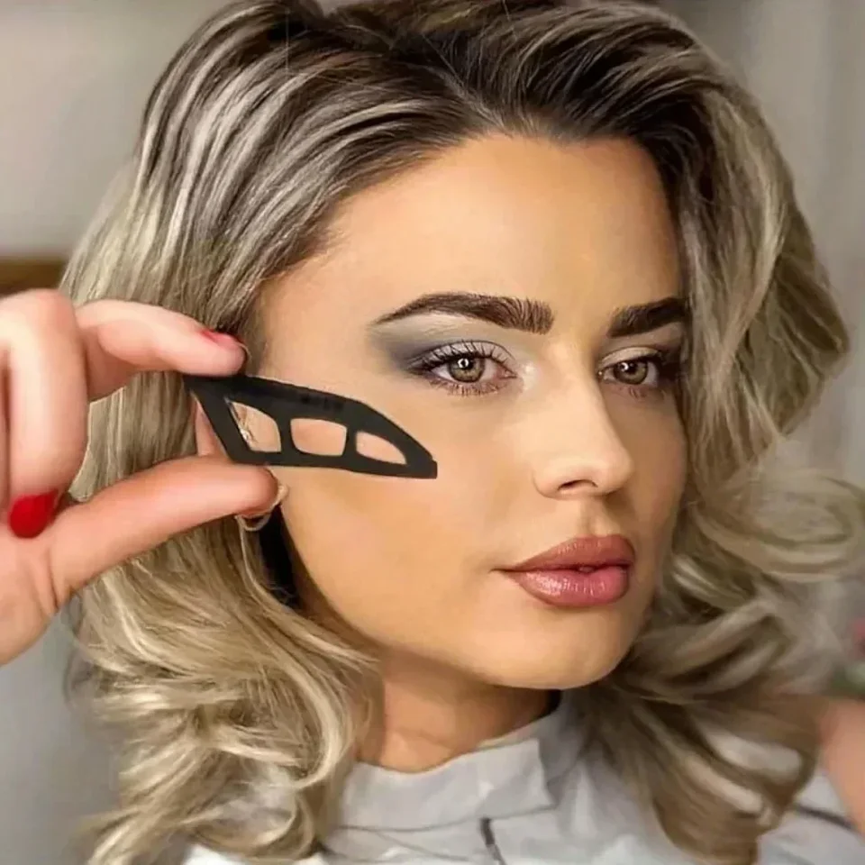 Quick Eye Makeup Template Tool for Novices