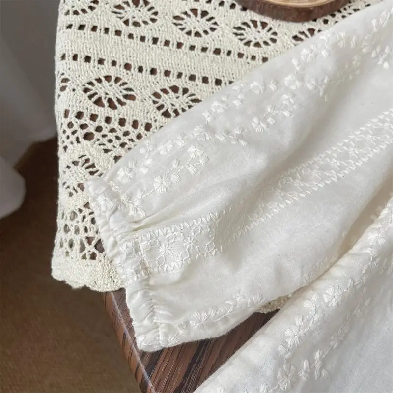Kids Gilrs Lace Blouses New Baby Girls Cute Beige Undershirts Spring Autumn Tthin Tops Peter Pan Collar Princess Tops