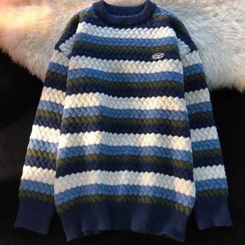 Рисунок 2 - Мужской трикотажный пуловер в полоску