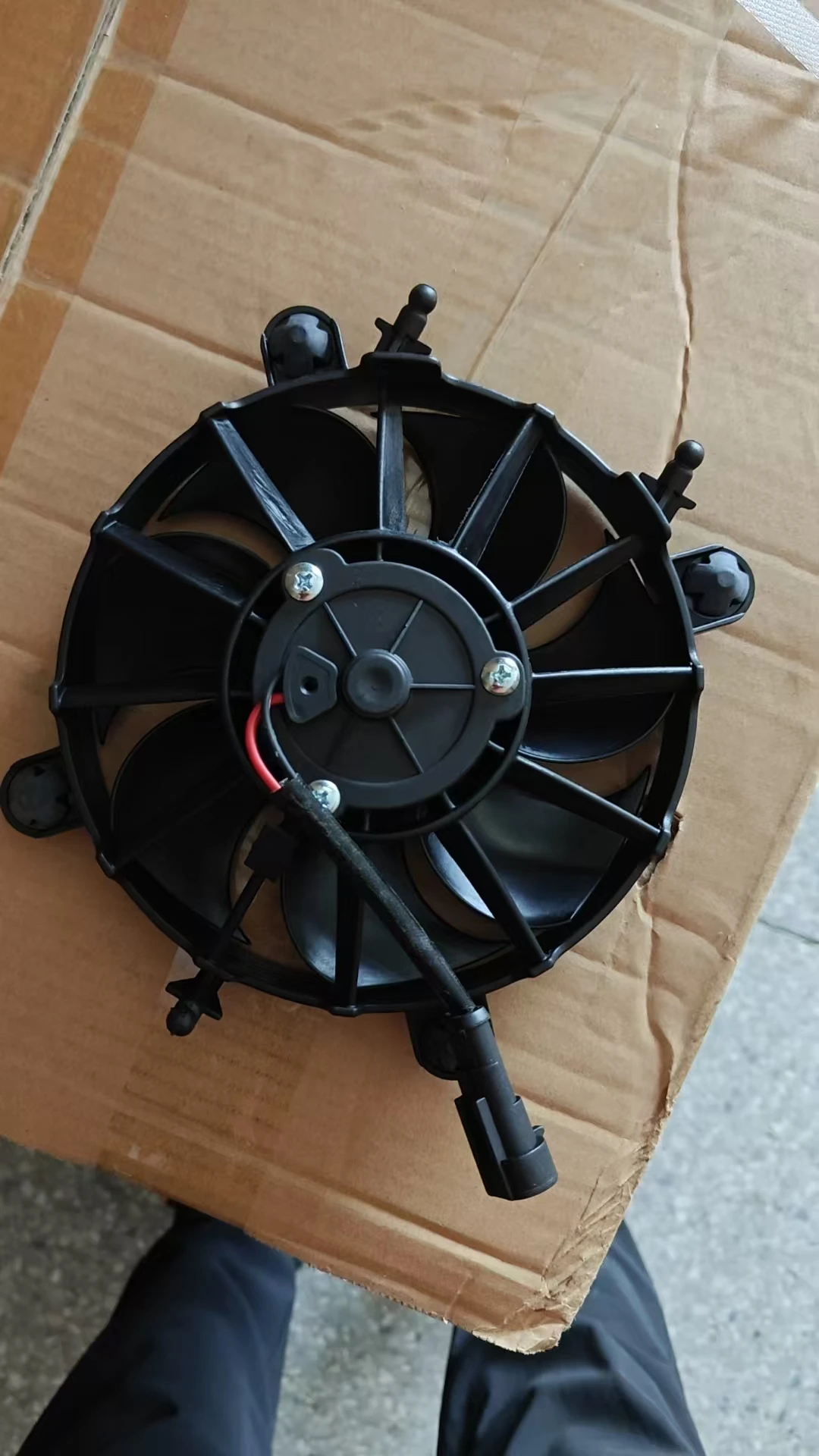 車のラジエーターファン送風機ファンモーター 99162405005 991 624 050