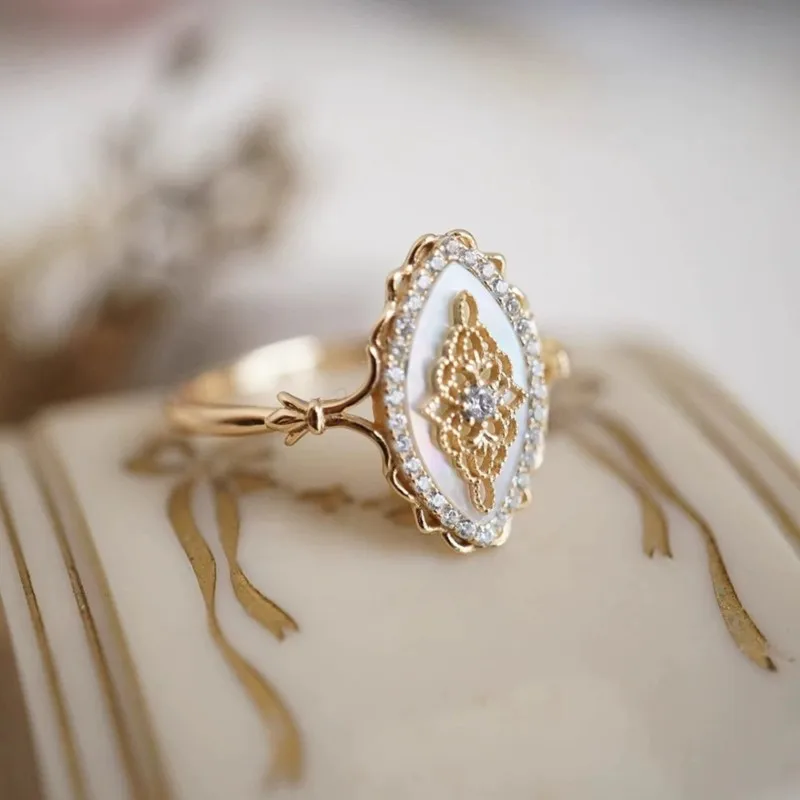 Vintage Hollow Lace Oval Shape Inlaid Zircon Flower Ring for Women Anniversary Wedding Statement Rings Party Jewelry Gifts