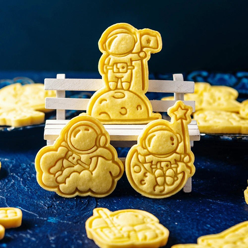 Cartoon Astronaut Cookie Mold 3D Dimensional Cake Cutting DIY Baking Tool