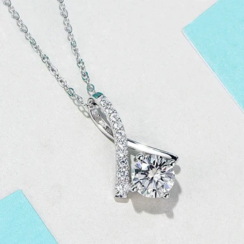 Huitan Trendy Lady Engagement Necklace with Fashion Design Bright Zirconia Pendant Accessories Stylish Versatile Jewelry Gift
