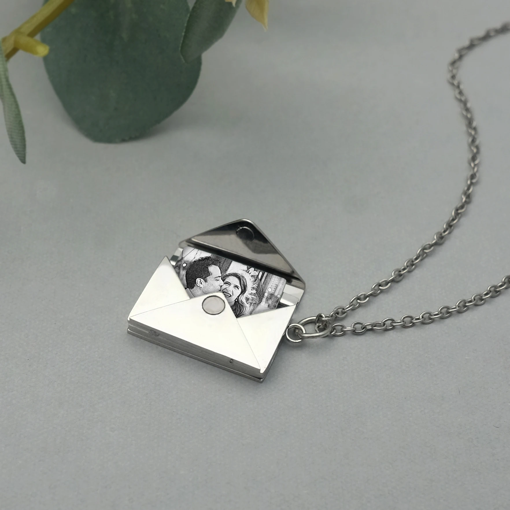 Envelope Picture in Necklace 2 | Envelope Picture in Necklace 2