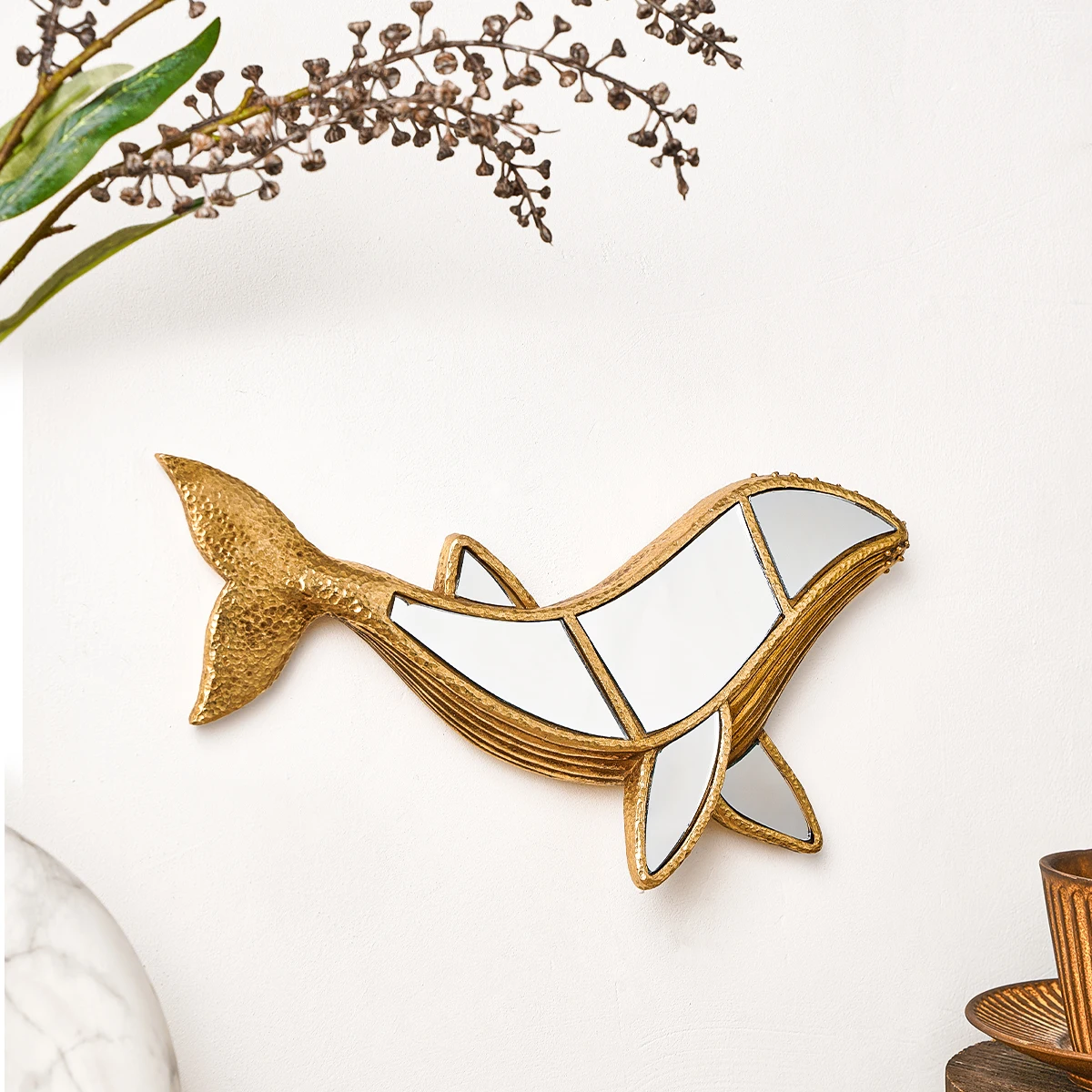 1PC, resin whale ornament, special design of mirror inlay on the surface, suitable for home wall decoration, shooting props