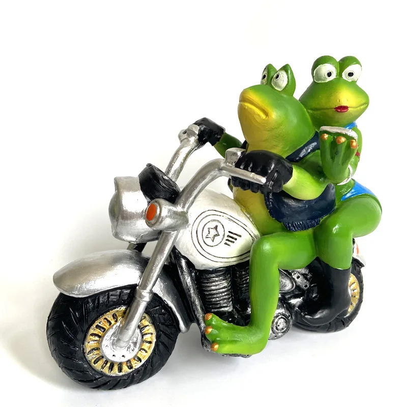 

Resin Frog Ornament Lifelike Frogs Sitting On Motorbike Garden Statue Funny Eye-Catching Crafts Figurine Gift For Home Outdoor