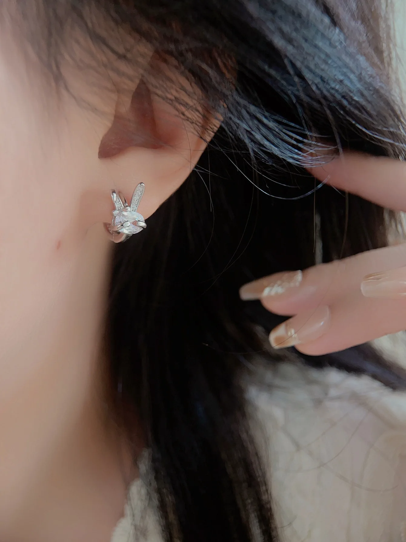 

Cross border Instagram minimalist, fashionable, high-end, light luxury new rabbit earrings, cross-border accessories