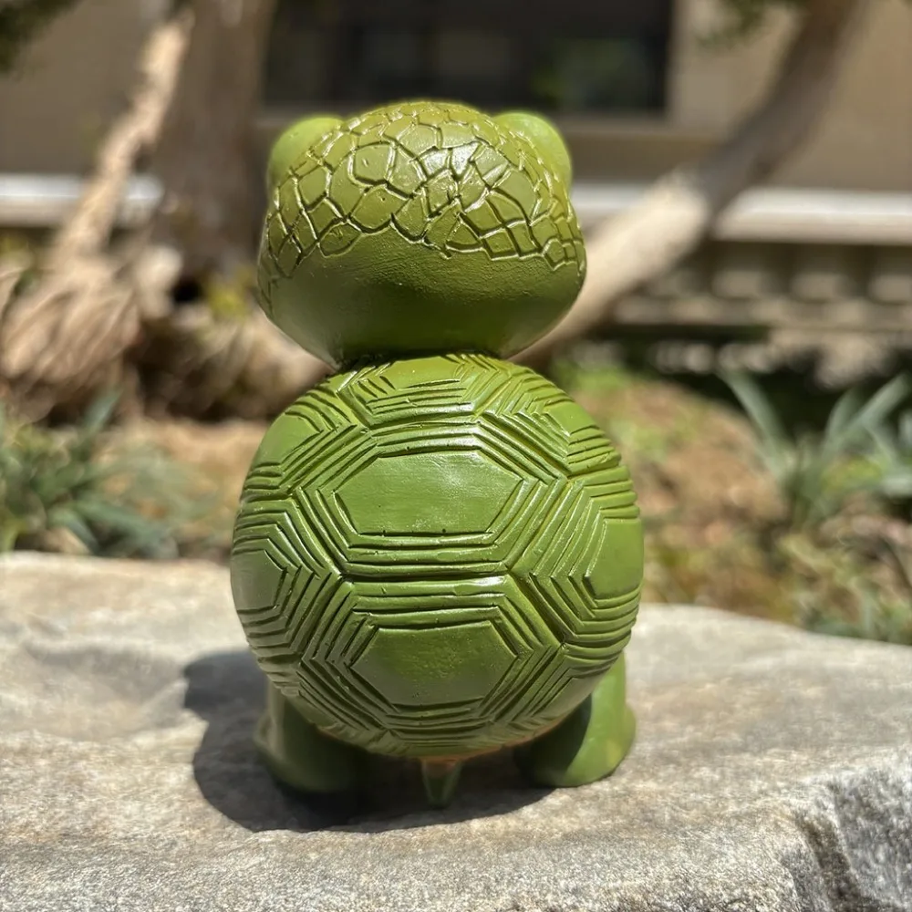 Cute Heart Turtle Statue Resin Weatherproof Miniature Turtle Figurine Exquisite Garden Turtle Ornament Indoor Hallway Display