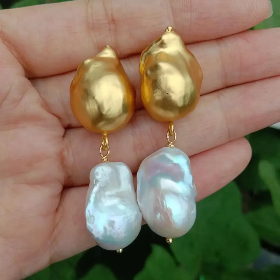 Orecchini pendenti con perle barocche in argento 925 dorato