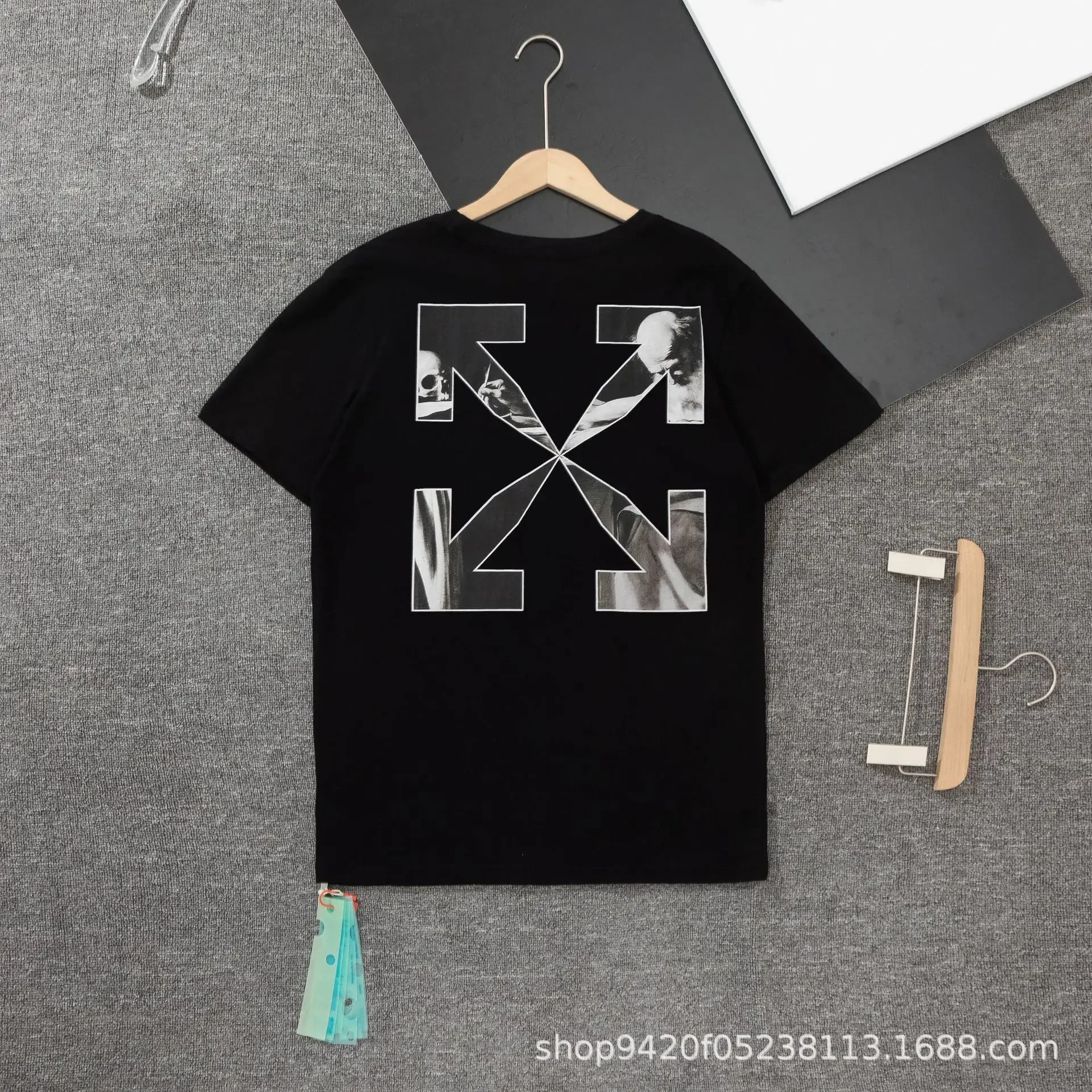 

Бело-белый модный роскошный высококачественный Новинка весна-лето 2024 цифровая печать Короткие рукава для мужчин и женщин