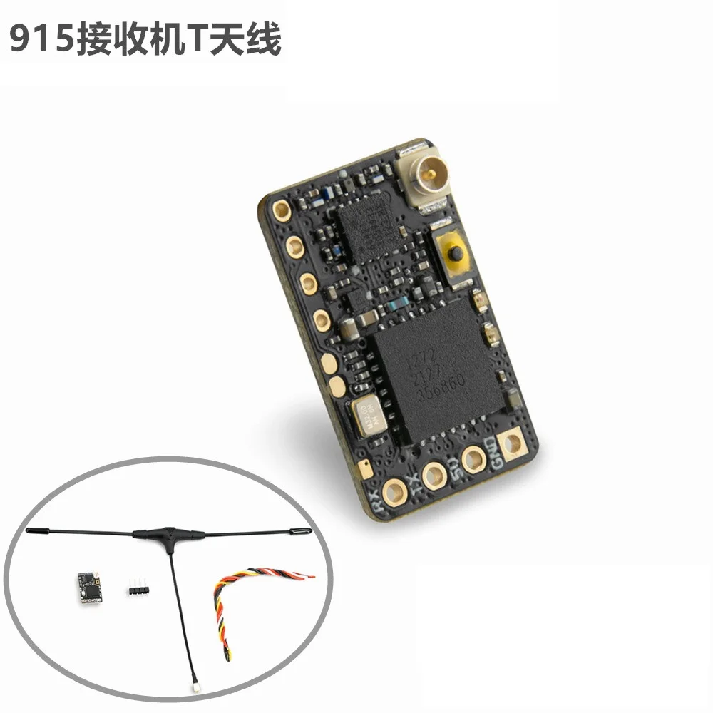 Émetteur-Récepteur Radio Nano SE 2.4G tenu en main, montrant sa taille compacte pour le pilotage drone FPV