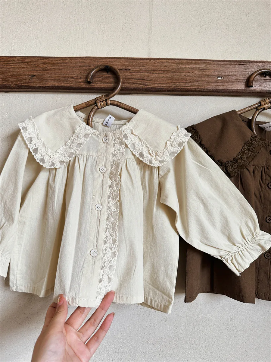 

Блузка женская демисезонная с цветочным воротником и длинным рукавом