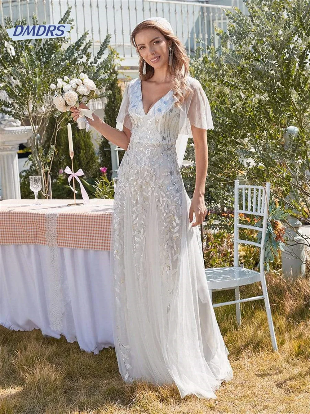 

Graceful Appliques 3D Flower Wedding Dress Romantic Floor-length Deep V-neck Bridal Gown Pastrol Vestidos De Novia