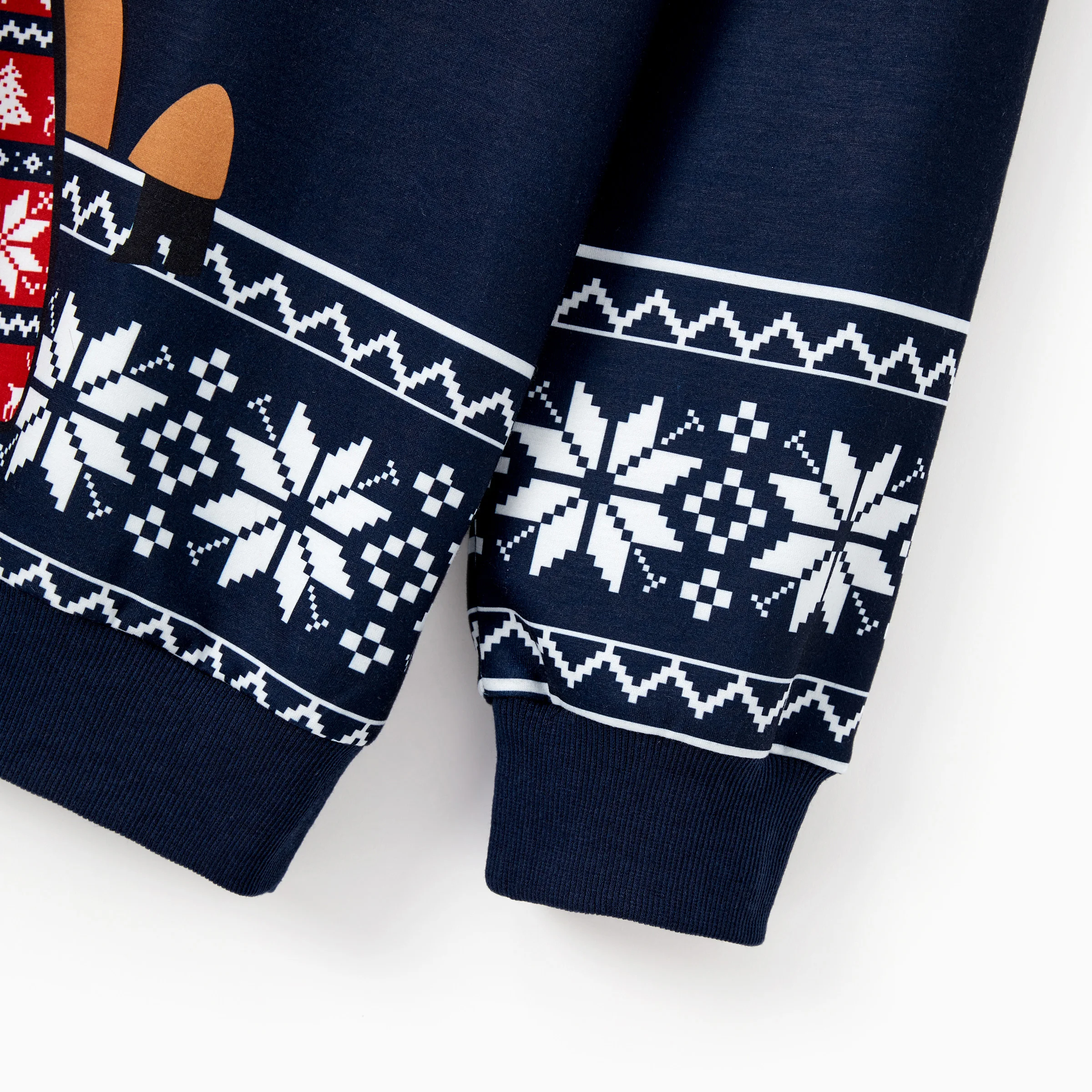 thumbnail image 5 of Camisetas navideñas a juego para toda la familia con dibujos de renos y copos de nieve, fondo y mangas largas, 5 of 5
