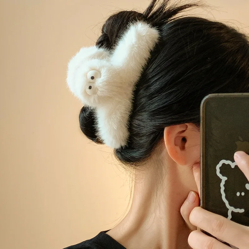 

Autumn and Winter Plush Clamping Clip Female Back Brain Spoon Plush Hairpin Shark Clip Large Hairpin for Women Girls