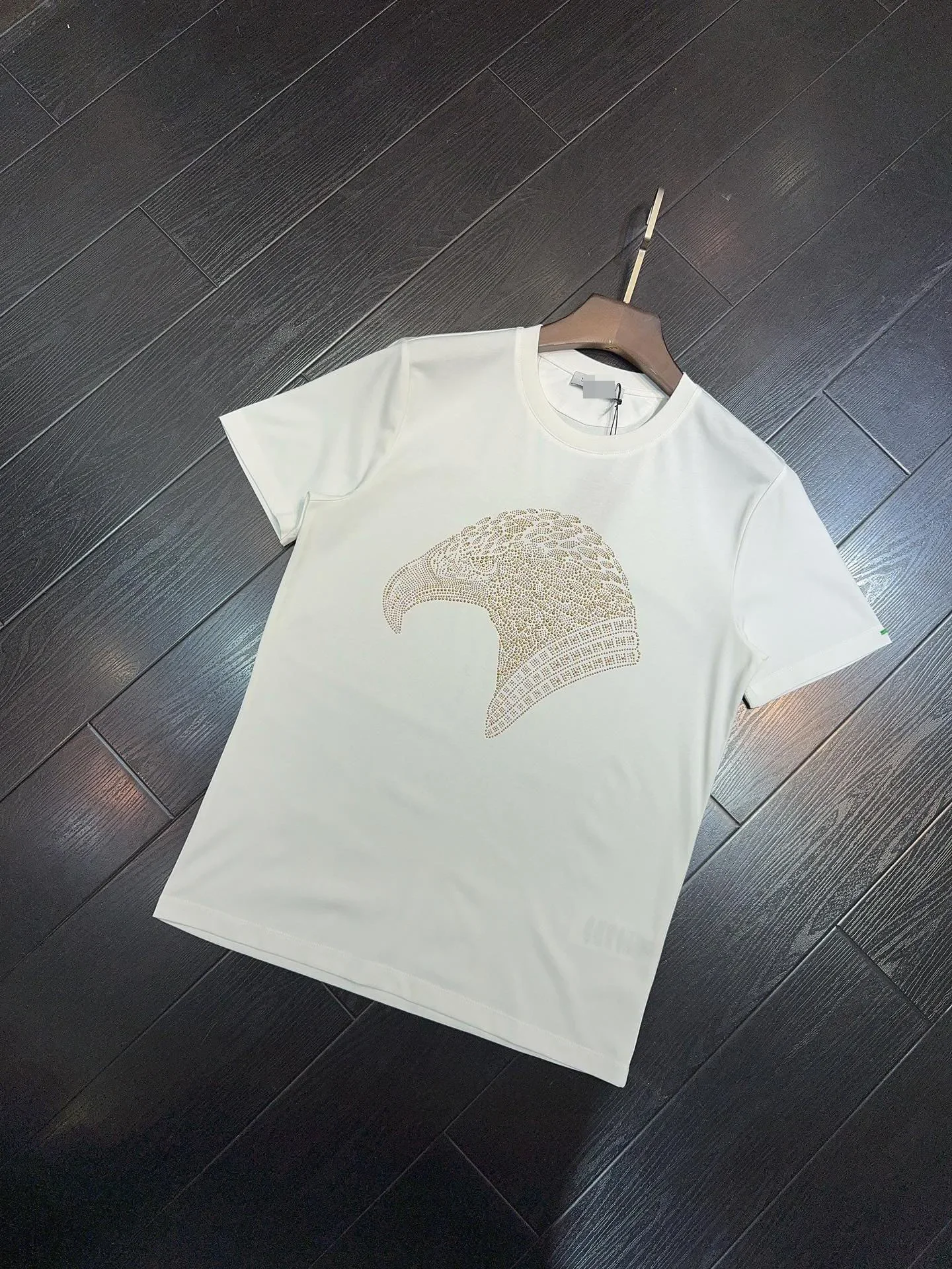 

2024 SIJITONGDA The new short sleeved T-shirt is made of cotton fabric, which is skin friendly, smooth, and delicate. The upper