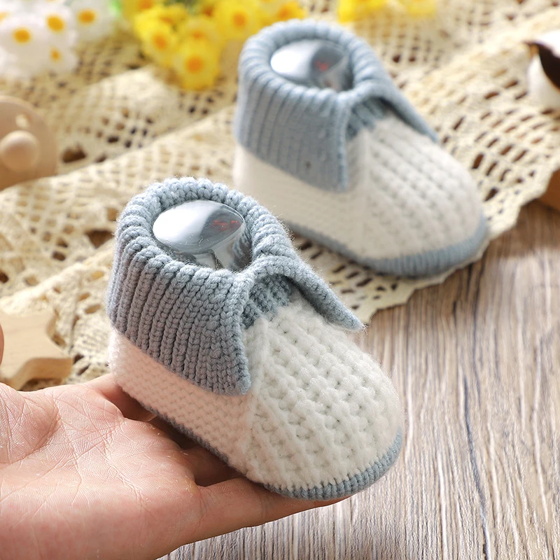 Newborn Baby Shoes Knit Infant Boys Girls Boots Fashion Patchwork Flanging Toddler Kid Crib Shoes 0-18M Chlid Footwear Cute Warm baby girl booties