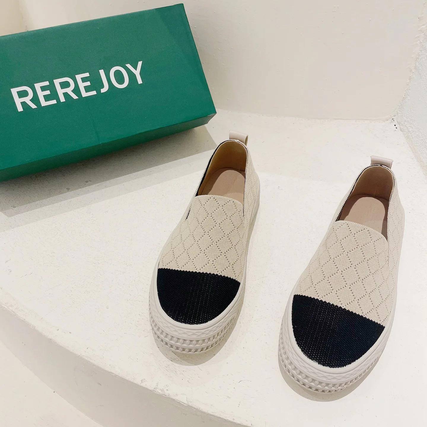 New flying weaver round head fisherman shoes tide check pattern shallow mouth slip-on thick sole casual single shoes women