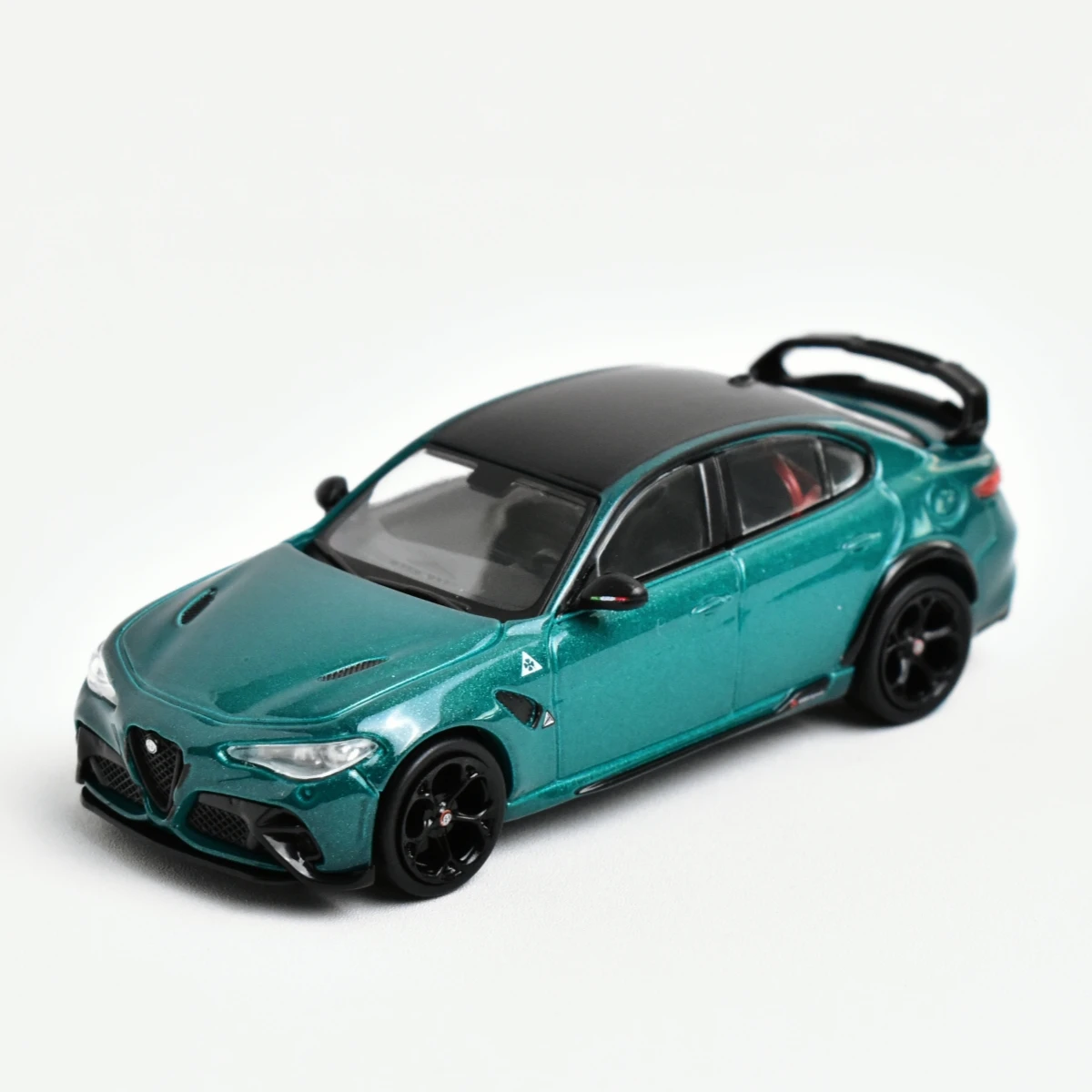 

Tarmac Works TW 1:64 Alpha Romeo GTAm Car Model