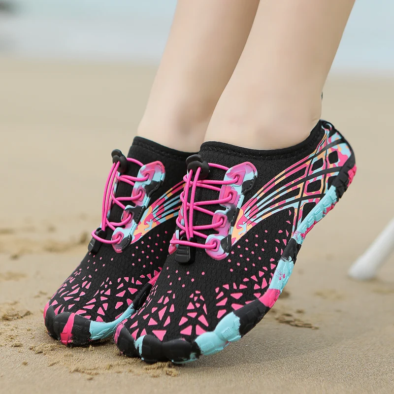 Quick-Drying Beach Water Shoes Unisex Swimming Aqua Slippers Seaside Barefoot Surfing Upstream Sneakers Women Men Light Sandals
