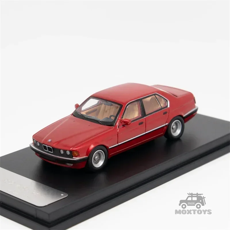 DCM 1:64 E32 7-Series Sedan limited500 Diecast Model Car