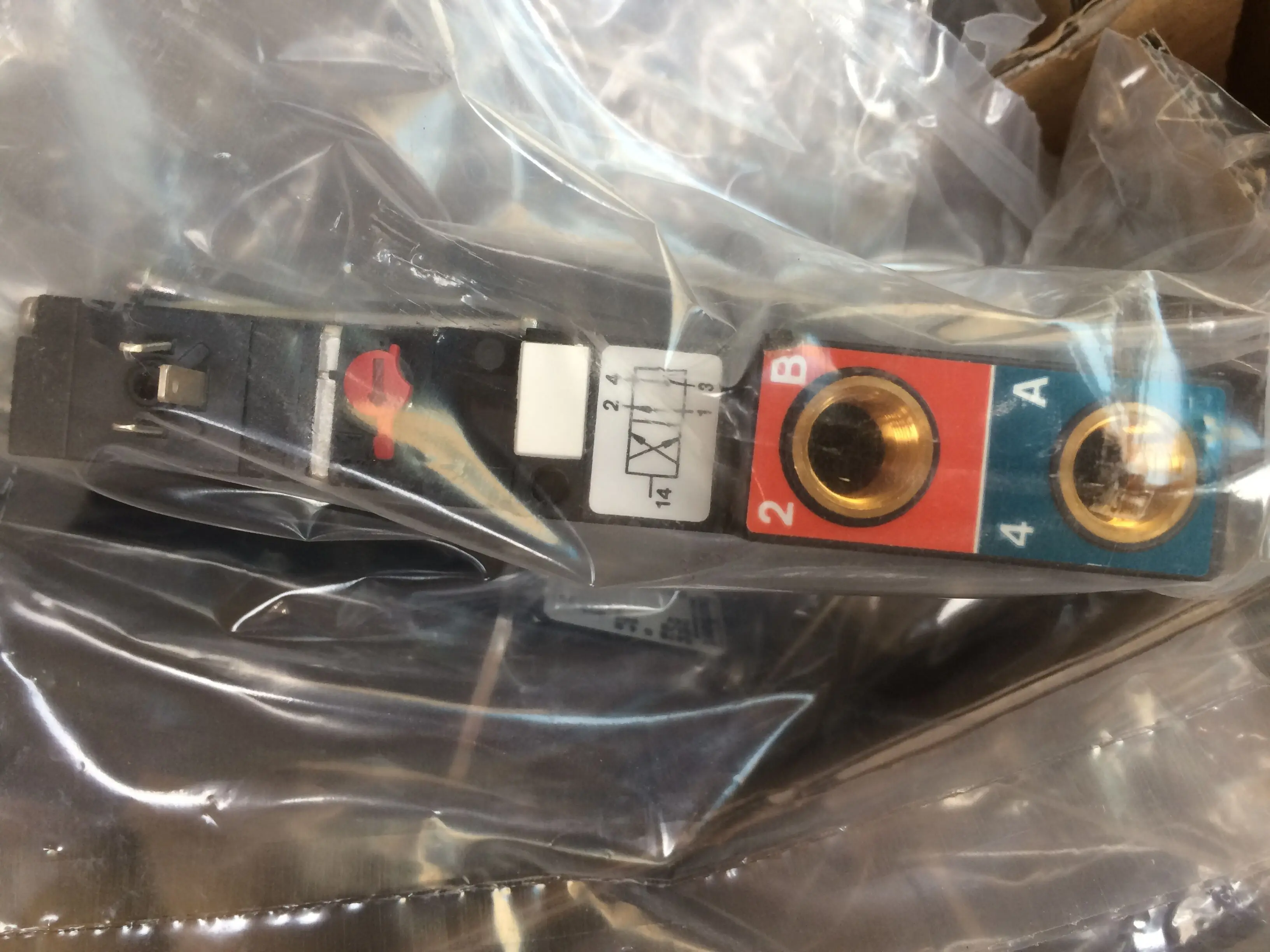 

Соленоидный клапан Baode 5470 немецкий Burkert двухпозиционный четырехсторонний 00135211/00221081