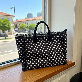 2026 Borse tote dolci di alta qualità per le donne Nuove borse a tracolla di grande capacità con temperamento in nylon di moda a pois