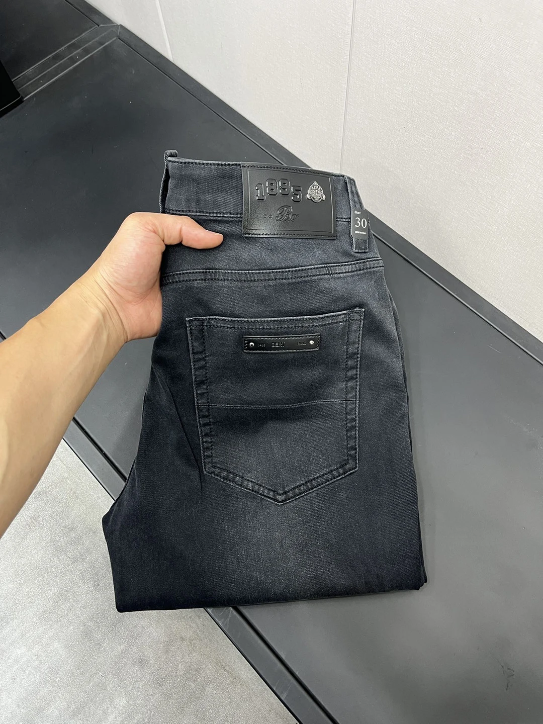 

Wash Jeans men 2024 Denim fabric new Fashion embroidery Straight long pants Customized leather label Stretch Fabric High-quality