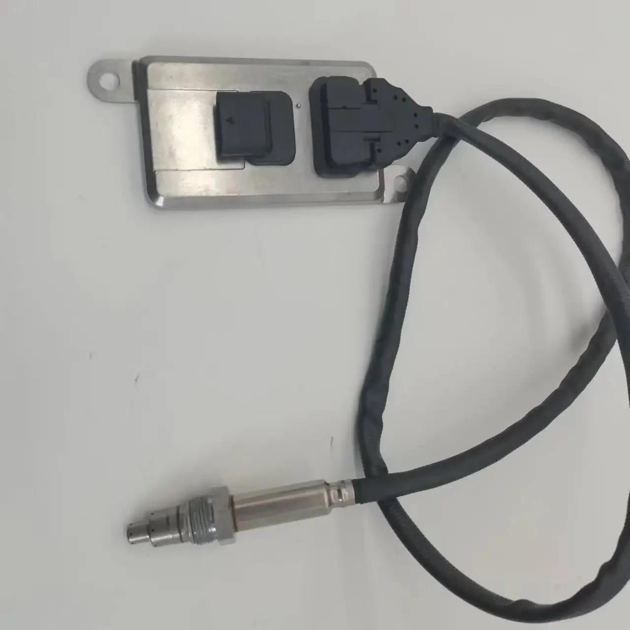 24V Nox sensor 5801754016 5WK96733B 5WK9 6733B  NOX Sensor  Nitrogen Oxygen Sensor  For IVECO Truck