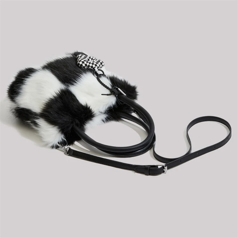 New High Quality Plush Handbag Women's Faux Fur Trend Shoulder Bag Stylish Black And White Checkered Design Plush Handbag
