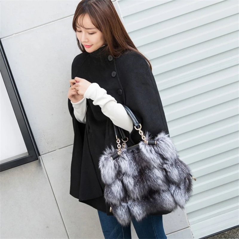 2023 New Fashion Fur Handbag Winter Fluffy Fox Fur Luxury Shoulder Bag Female Designer Large Capacity Crossbody Bag