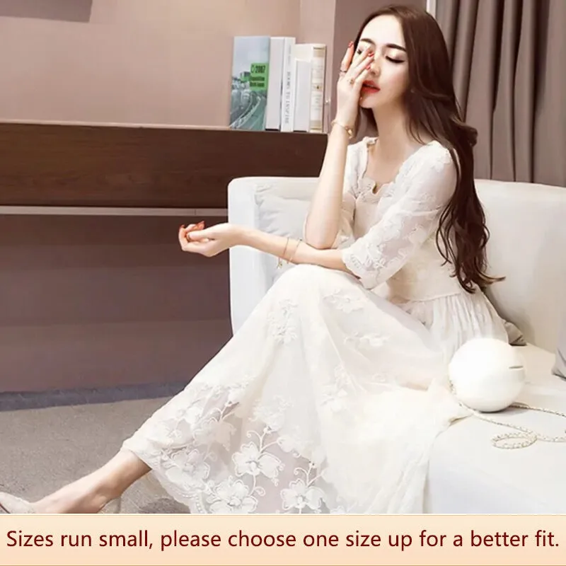 Dress with curled sleeve in cotton with lace and pockets